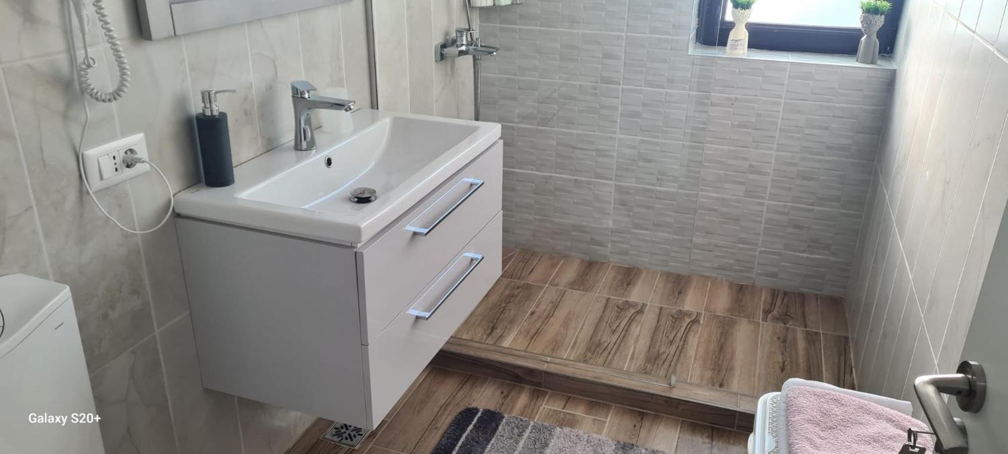 Apartament Lucian Leilighet Râmnicu Vâlcea Eksteriør bilde